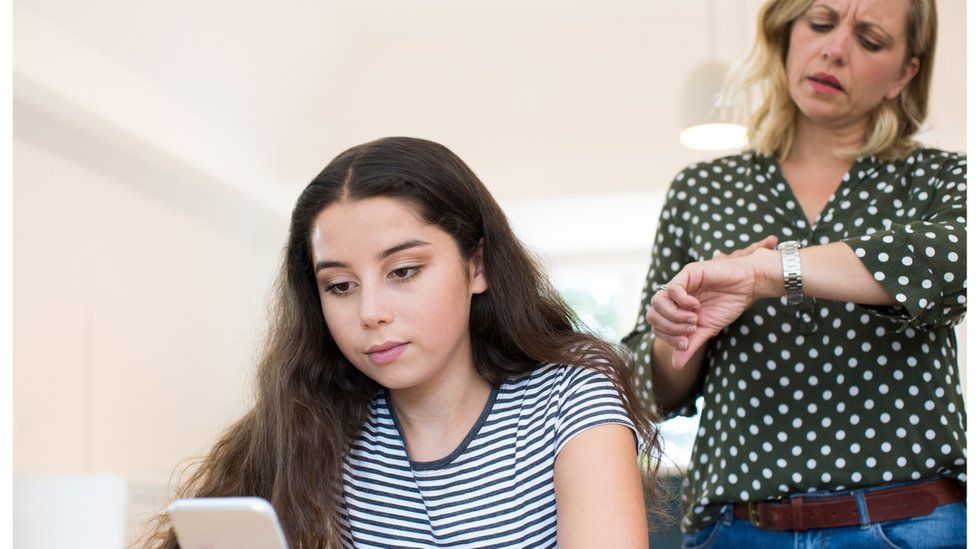 L’effet des publicités sur les médias sociaux sur le comportement des adolescents